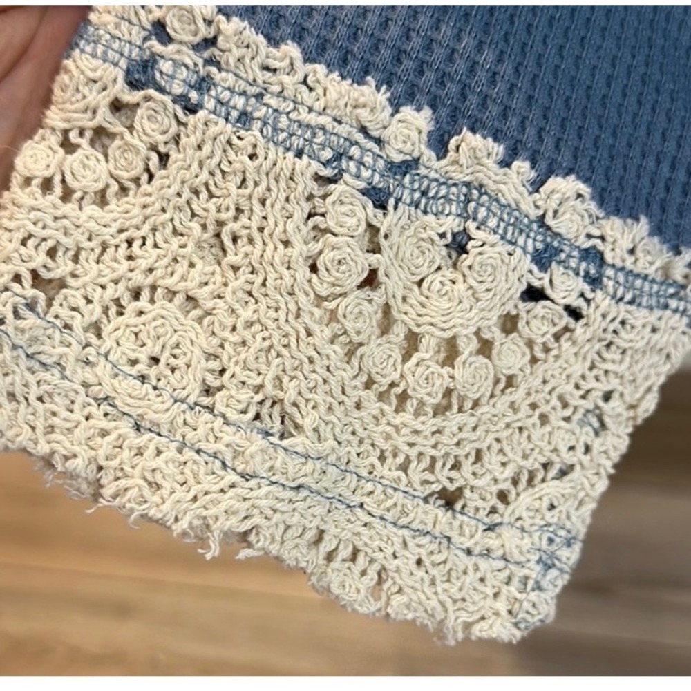 POL Blue Waffle Knit‎ Top with Cream Crochet Lace Trim Boho Long Sleeve Large - Picture 5 of 5